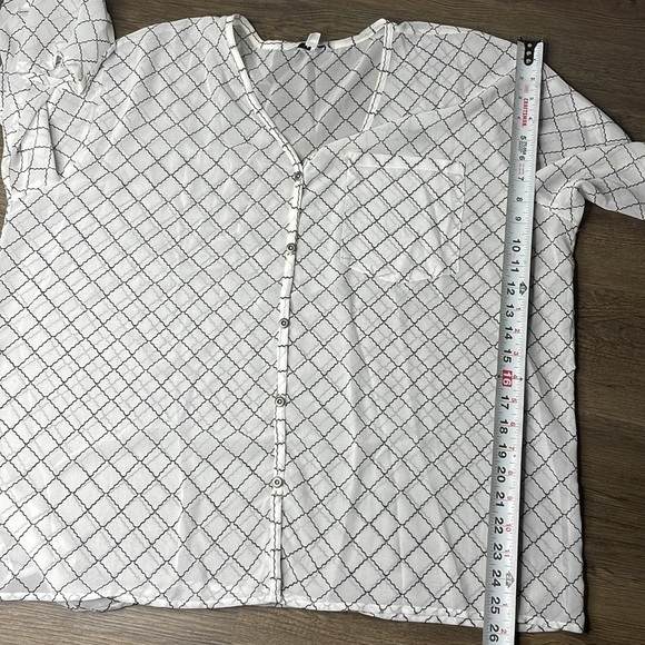Cabi White & Black Lattice Sheer Button Down Top, size large - Picture 10 of 10